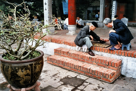 Hanoi Every evening, the temples serve as meeting places for checkers.