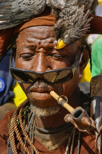 Djiguibombo Hunters display their prey on the head.